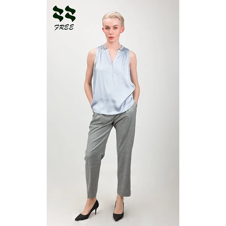 Camicetta da donna in seta azzurra